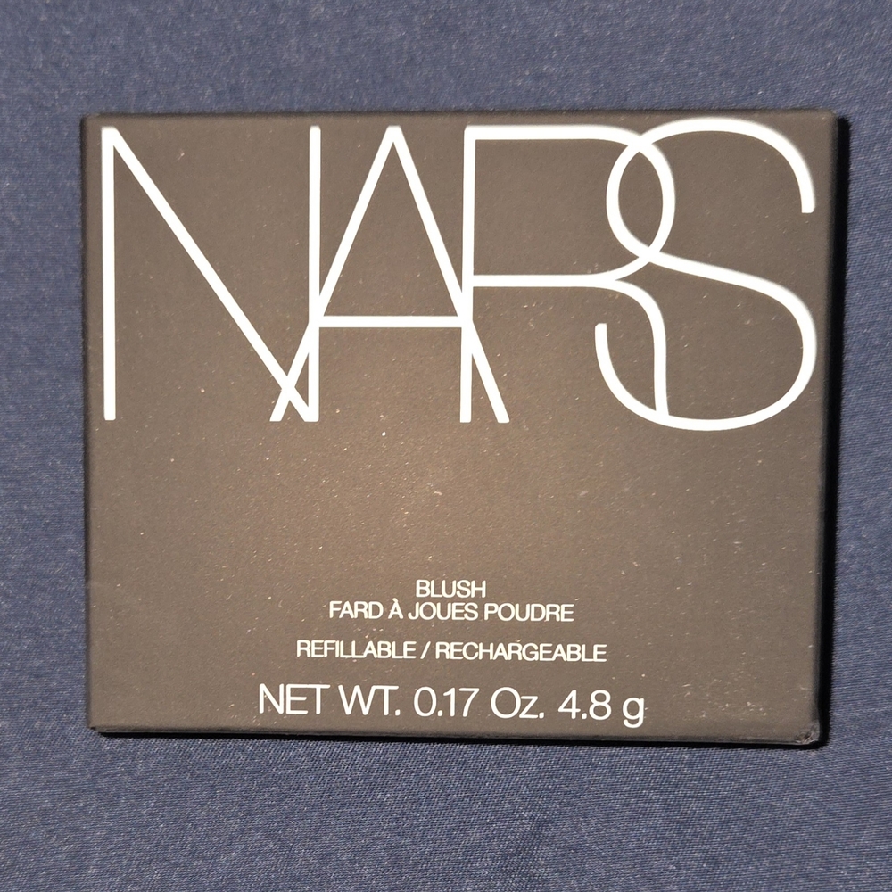 NARS Refillable Blush Compact in Black
